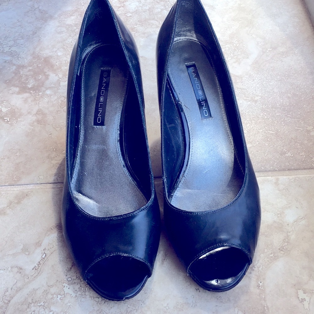 Navy blue open toe heels. Worn a few times. Comfy!